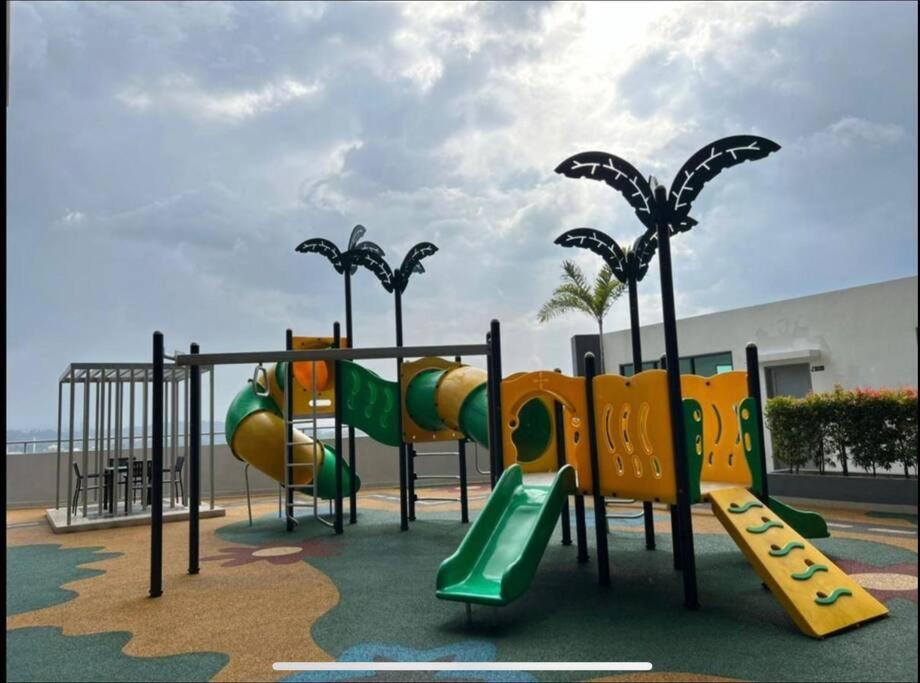 Attractive 3 Bedroom Condo With Pool-D Raudhah Homestay Kajang Luaran gambar